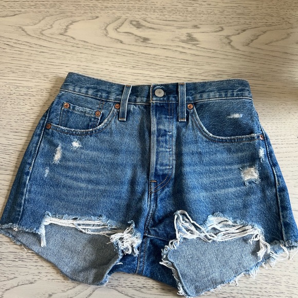 Levi's 501 Women’s Blue Denim Shorts - Picture 2 of 6